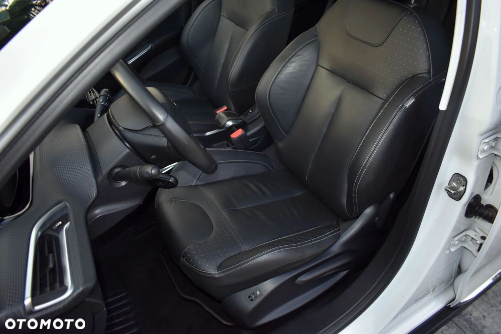 Peugeot 2008 BlueHDi 100 STOP & START Style - 26