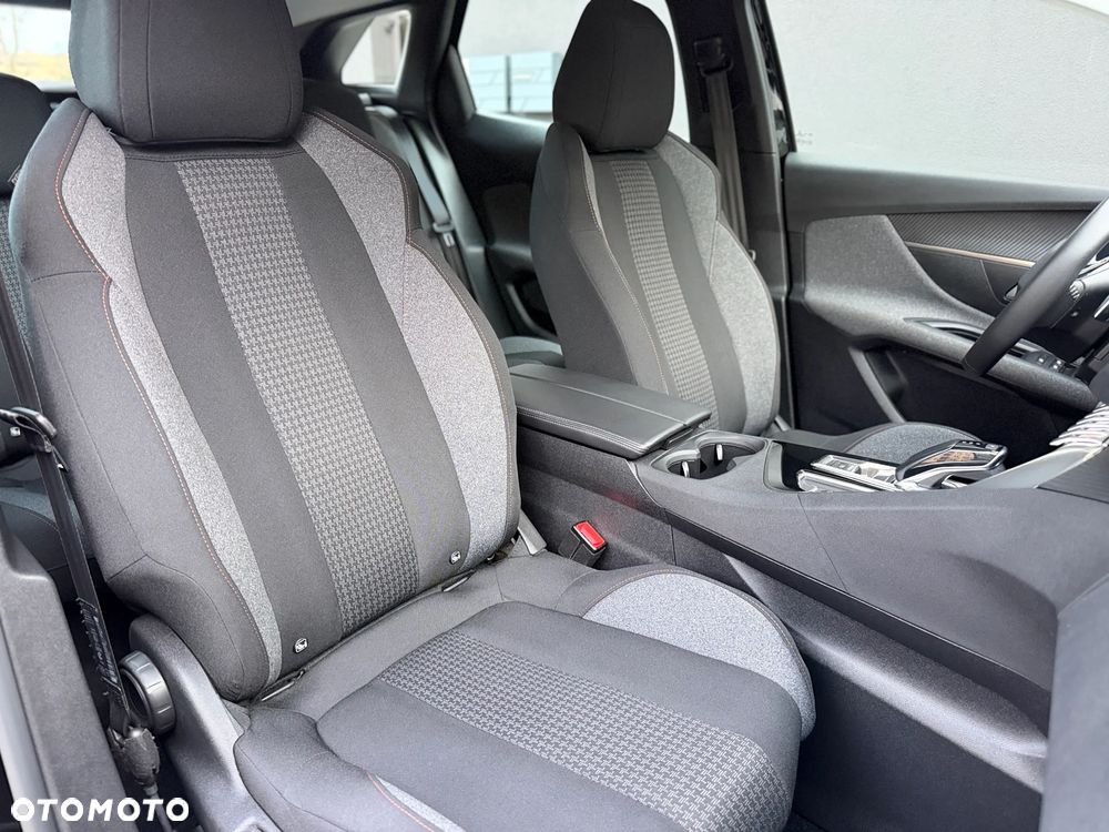 Peugeot 3008 1.2 PureTech Active Pack S&S EAT8 - 26