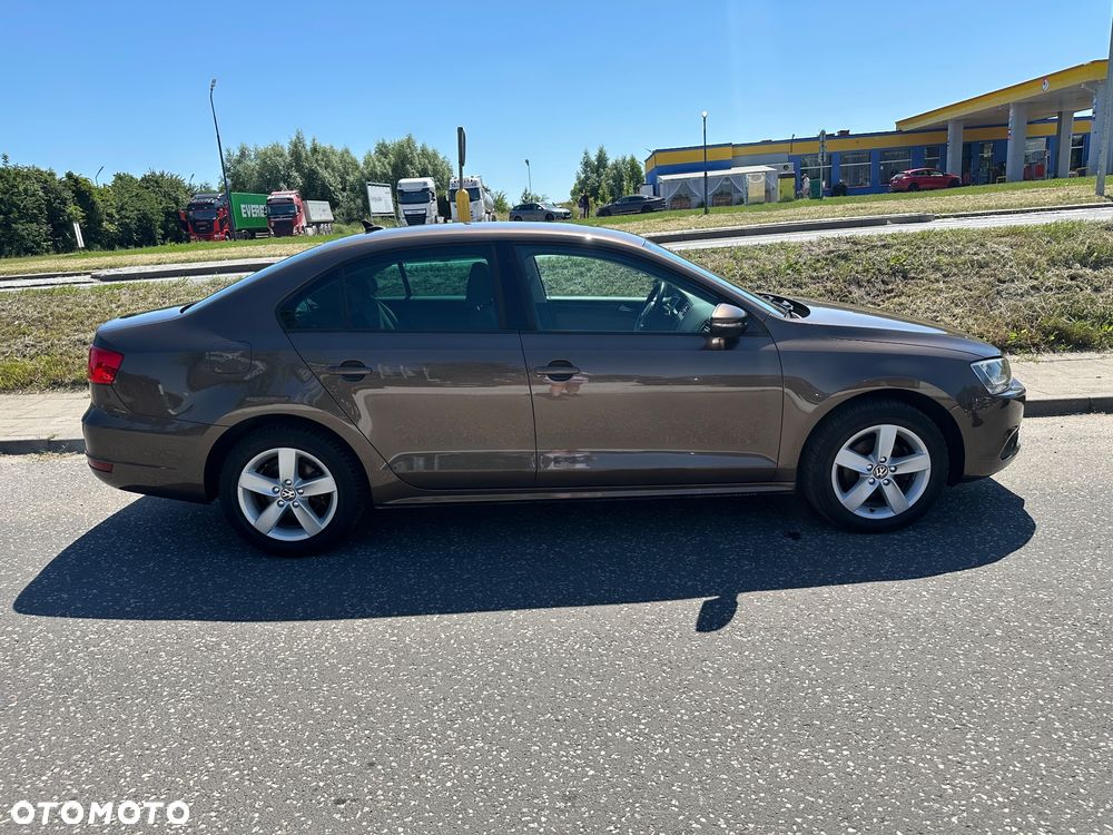 Volkswagen Jetta 1.6 TDI Blue Motion Technology Life - 9