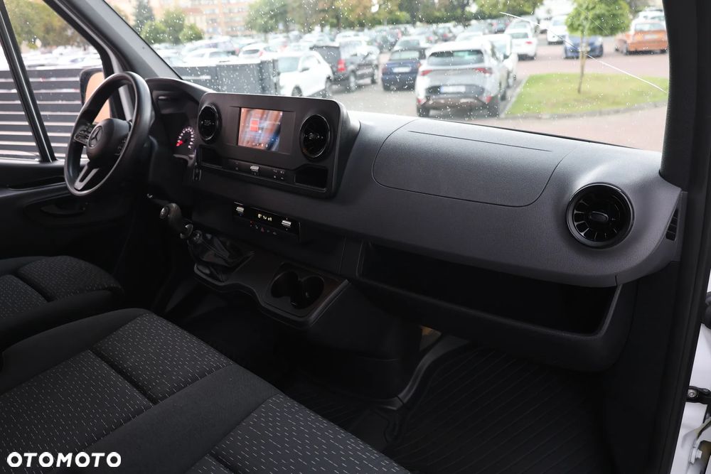 Mercedes-Benz Sprinter - 21