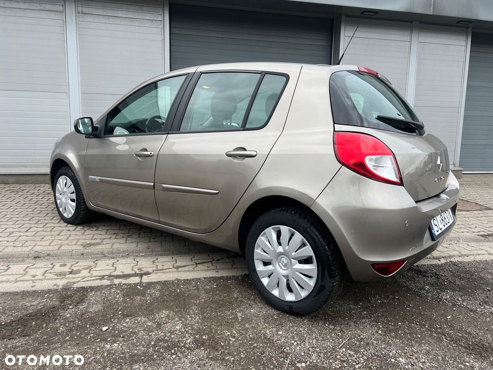 Renault Clio 1.2 16V Alize - 12