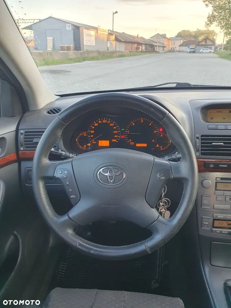 Toyota Avensis 2.0 D-4D High - 8
