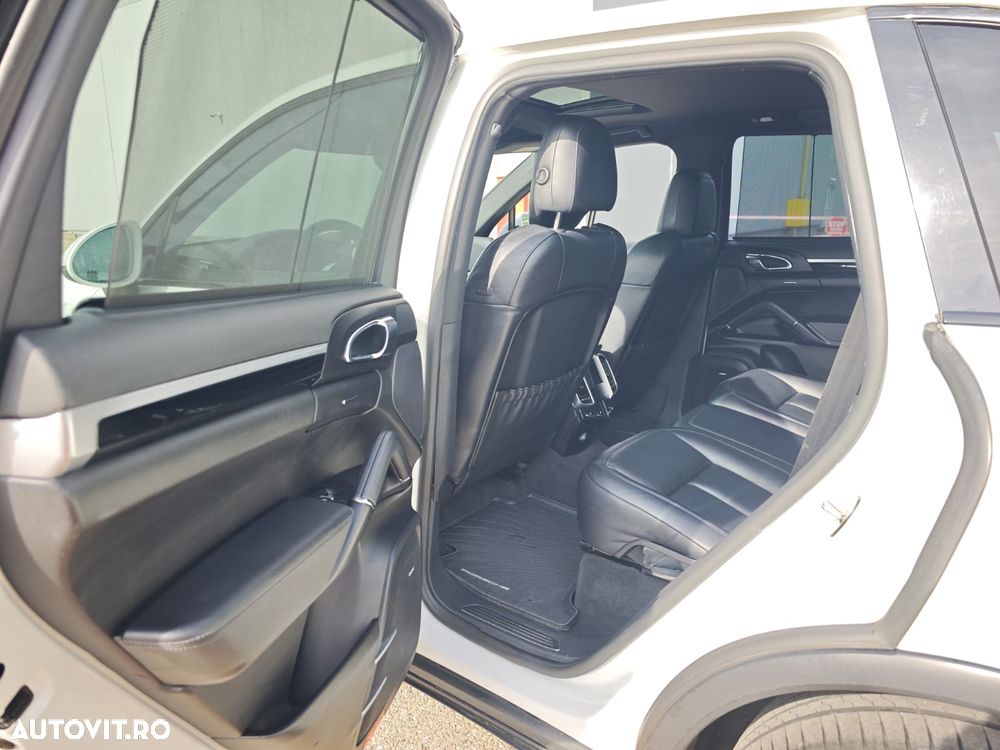 Porsche Cayenne 3.0 L V6 - 27