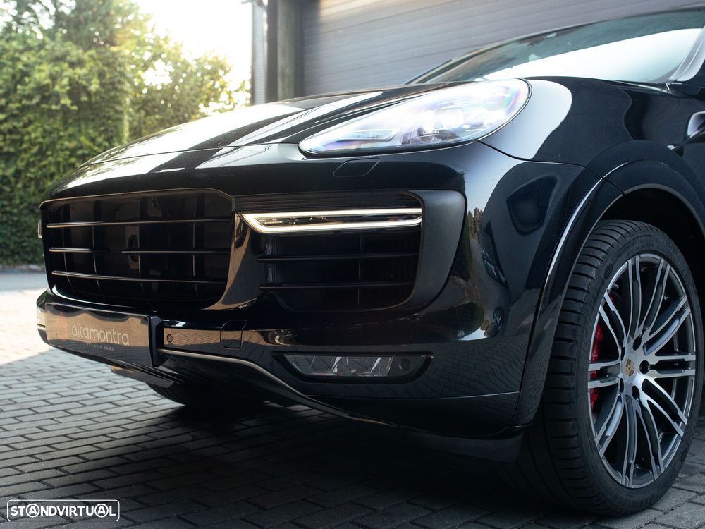 Porsche Cayenne Turbo Tiptronic S - 8