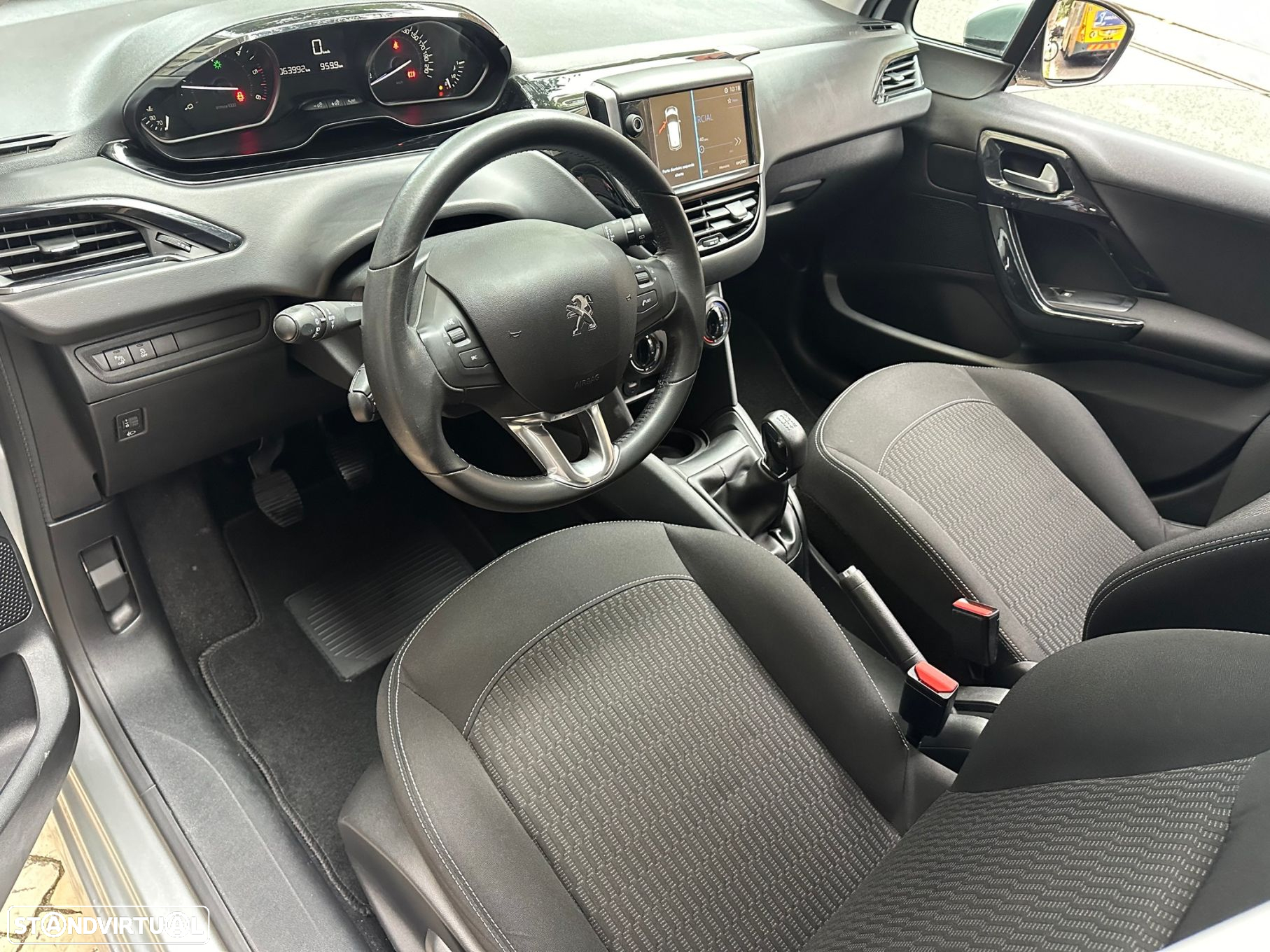 Peugeot 208 1.6 BlueHDi Style - 10