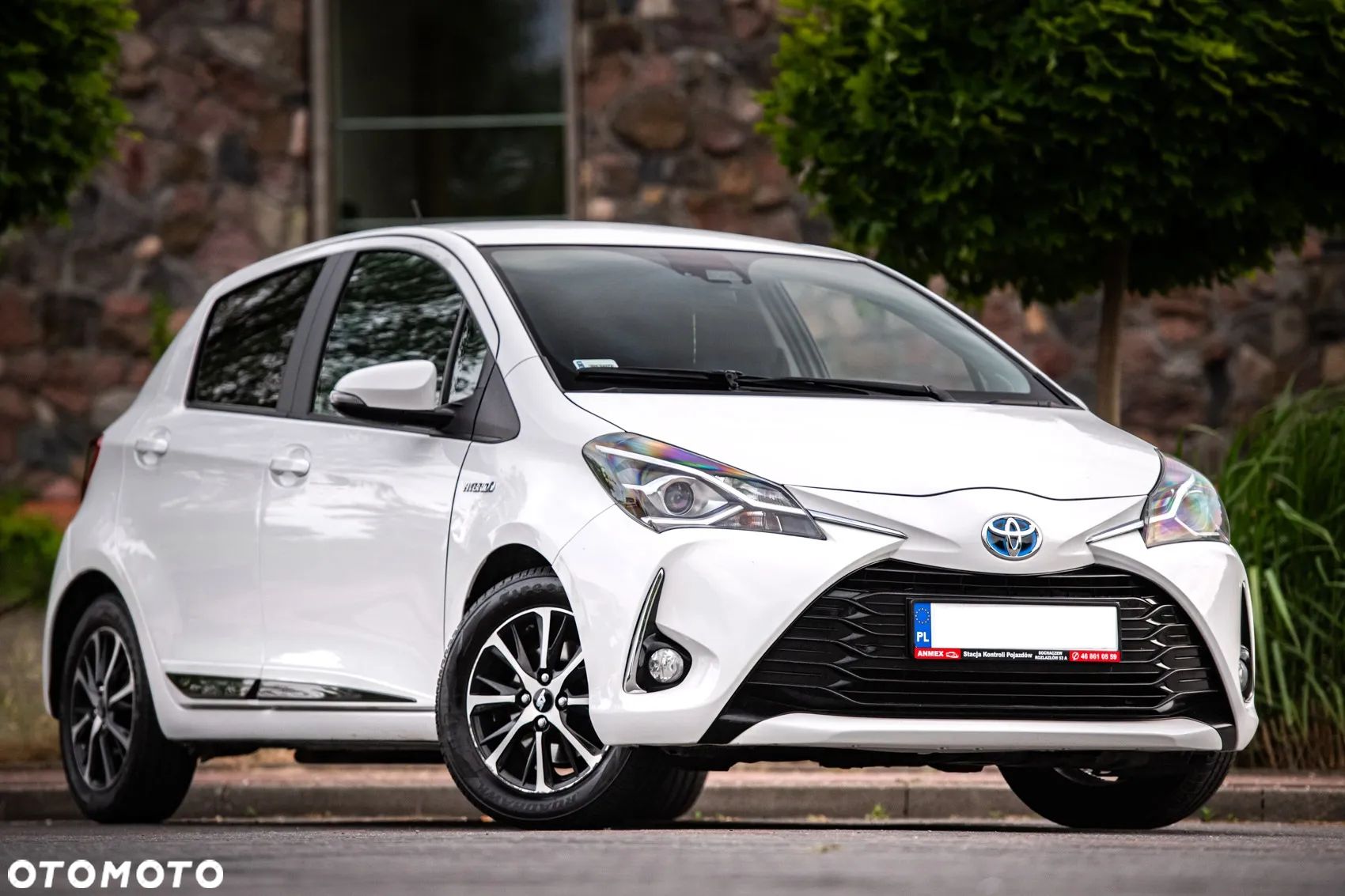Toyota Yaris Hybrid 100 Premium EU6 - 1