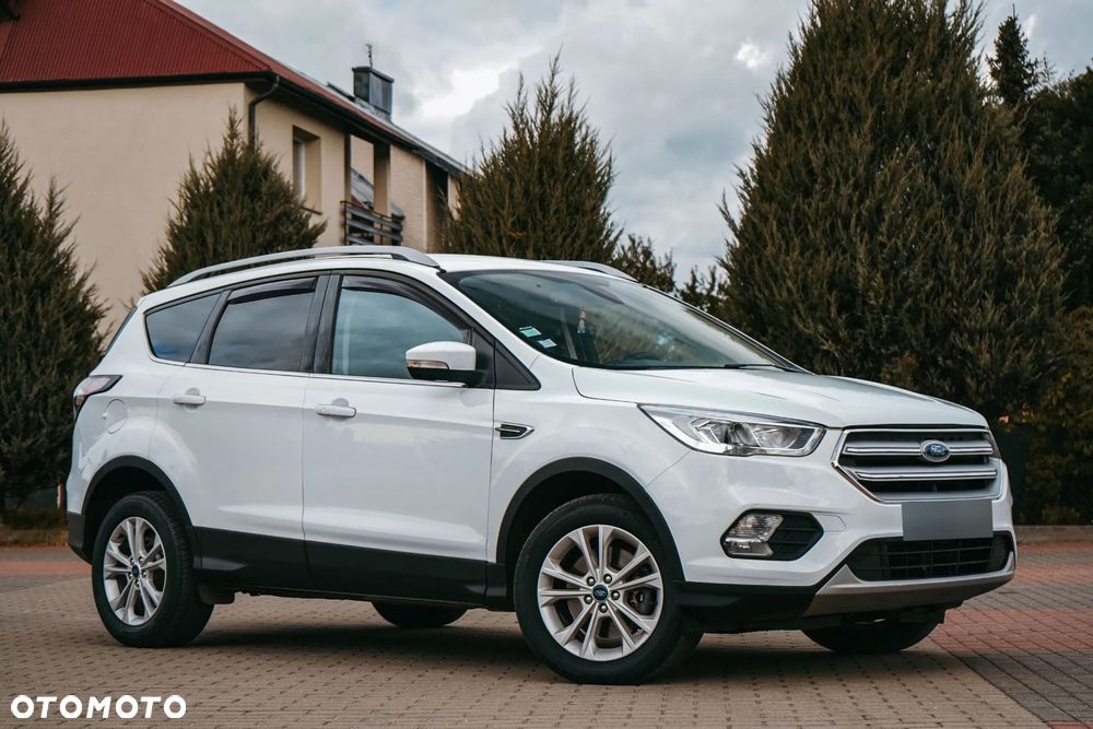 Ford Kuga 2.0 TDCi 2x4 Titanium - 4