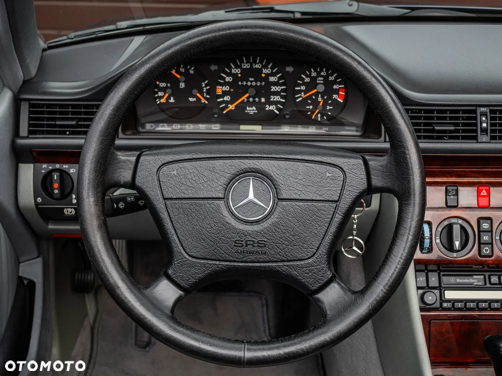 Mercedes-Benz Klasa E - 28