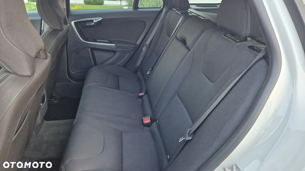 Volvo V60 D2 Momentum - 18