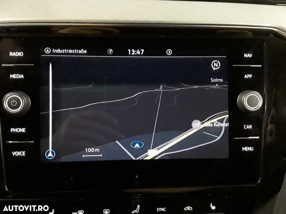 Volkswagen Passat - 22