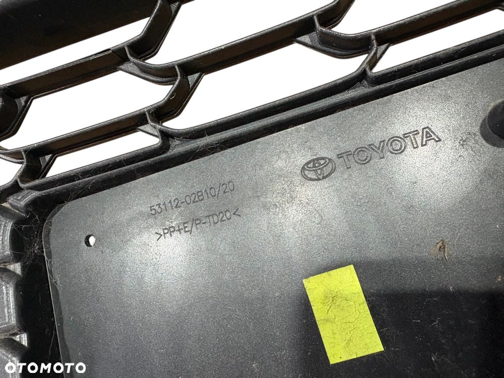 Kratka zderzaka przedniego Toyota Corolla E21 E-21 Kombi Hatchback PDC - 9