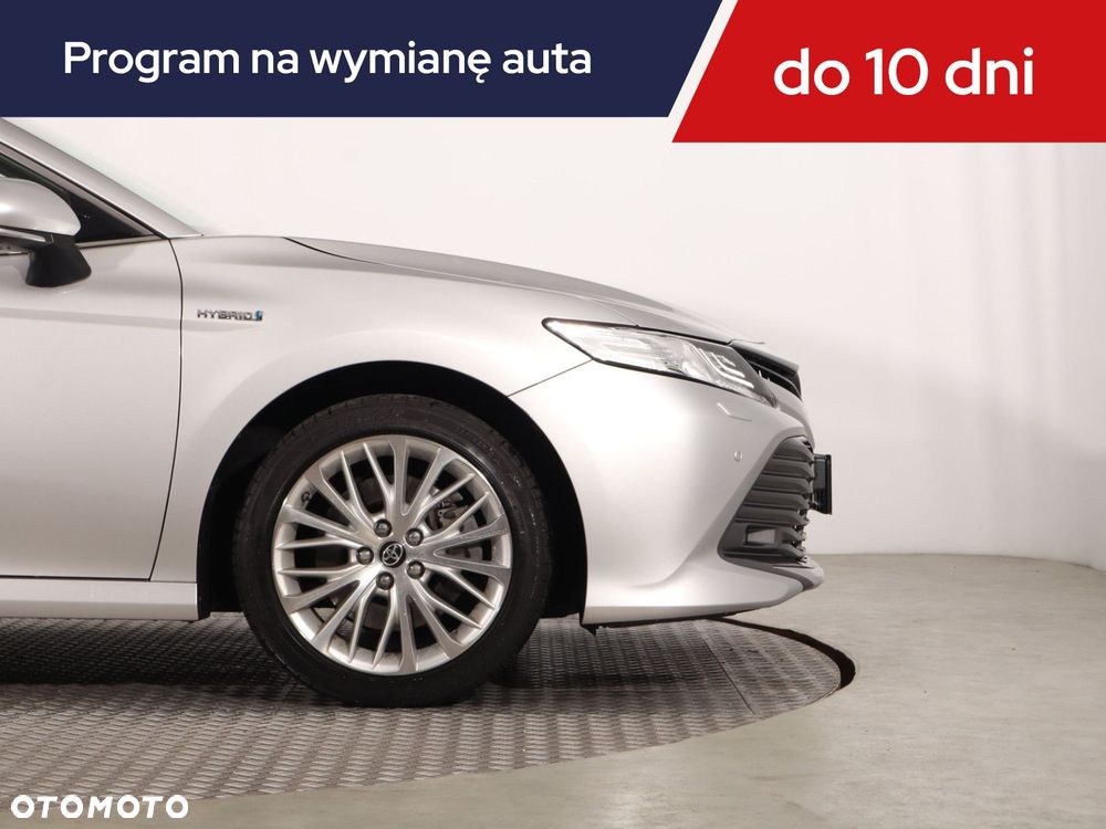 Toyota Camry - 17