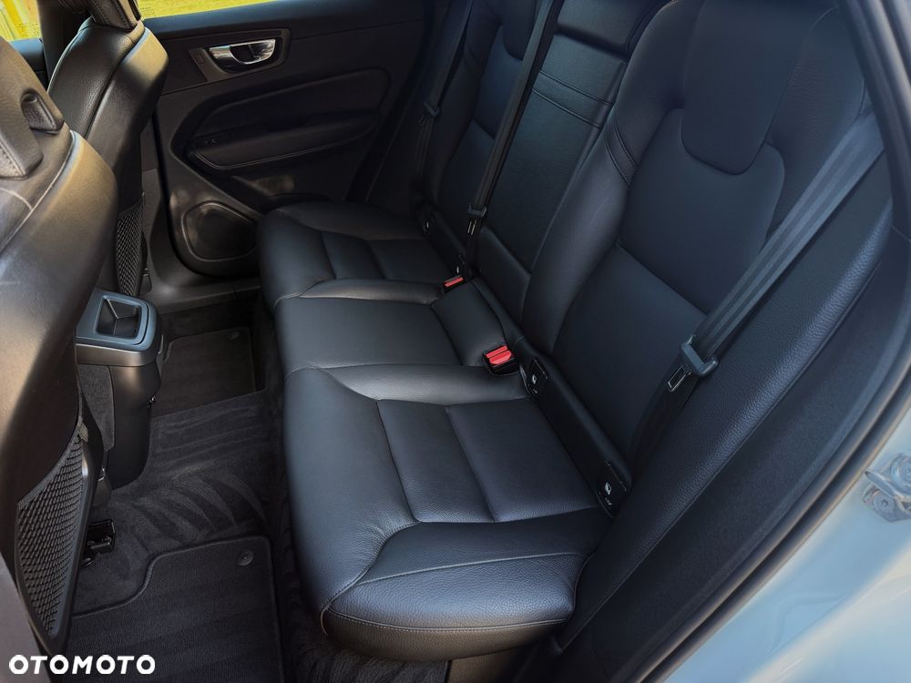 Volvo XC 60 D4 Momentum Pro - 12