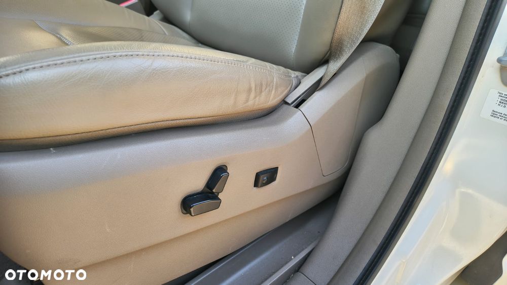 Volkswagen Routan - 17