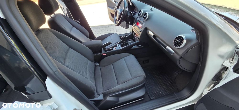 Audi A3 Sportback 1.6 TDI DPF S line Sportpaket - 16