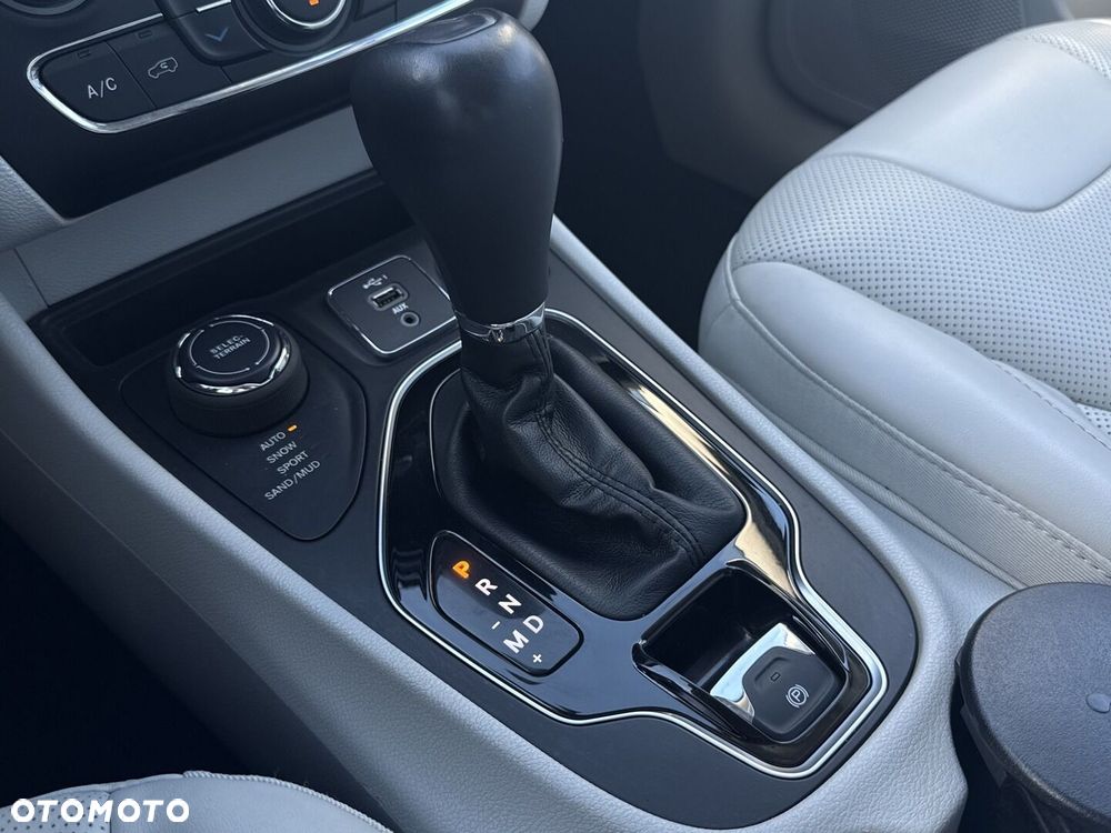 Jeep Cherokee - 15