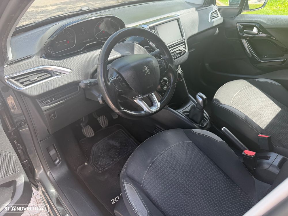 Peugeot 208 1.2 PureTech Style - 26