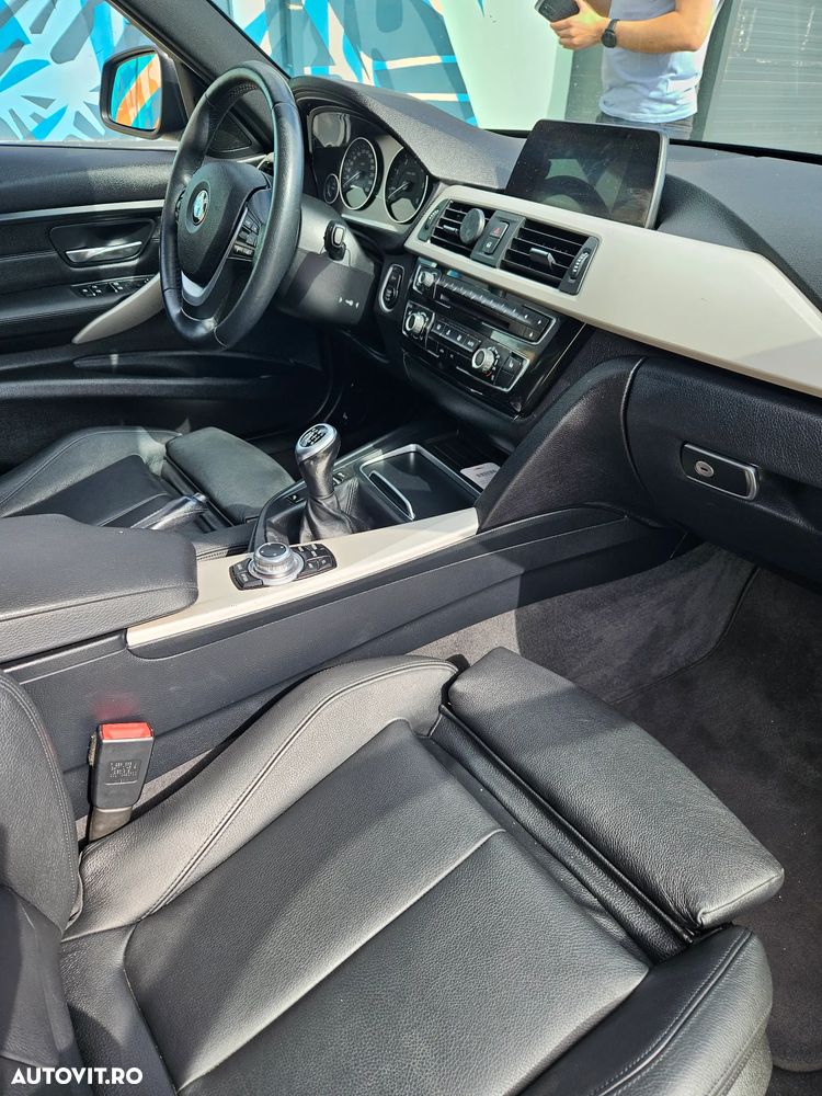 BMW Seria 3 320d Sport Line - 16