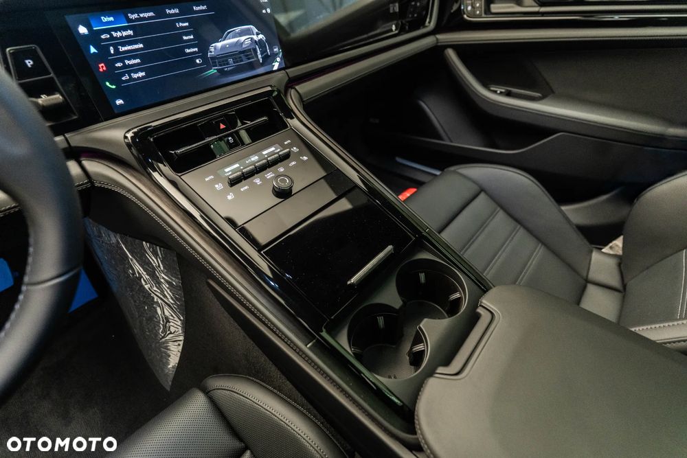 Porsche Panamera 4 E-Hybrid PHEV - 27