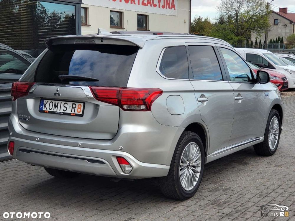 Mitsubishi Outlander - 4
