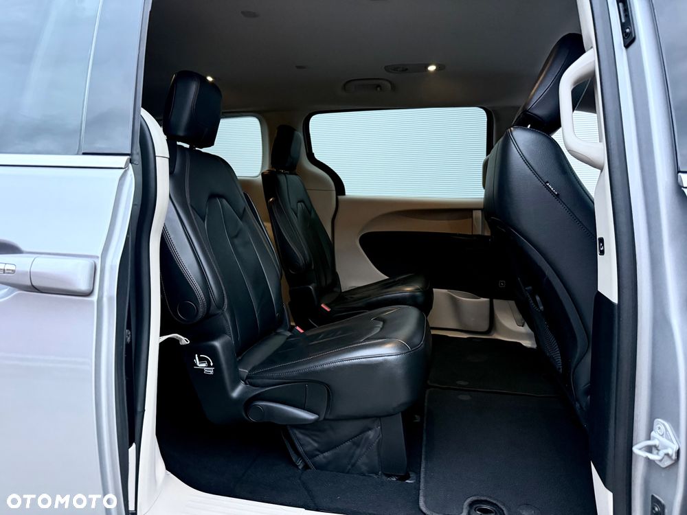 Chrysler Pacifica - 40