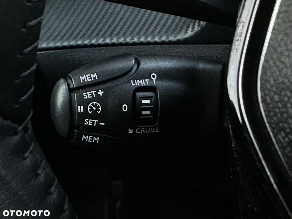 Peugeot 208 1.2 T Allure S&S - 22