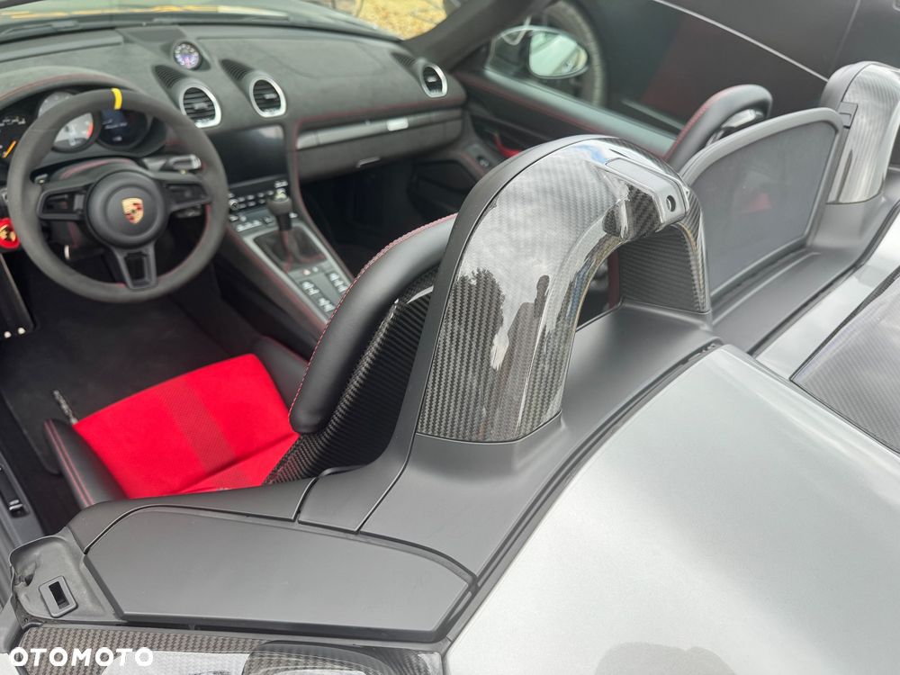 Porsche 718 Spyder - 16