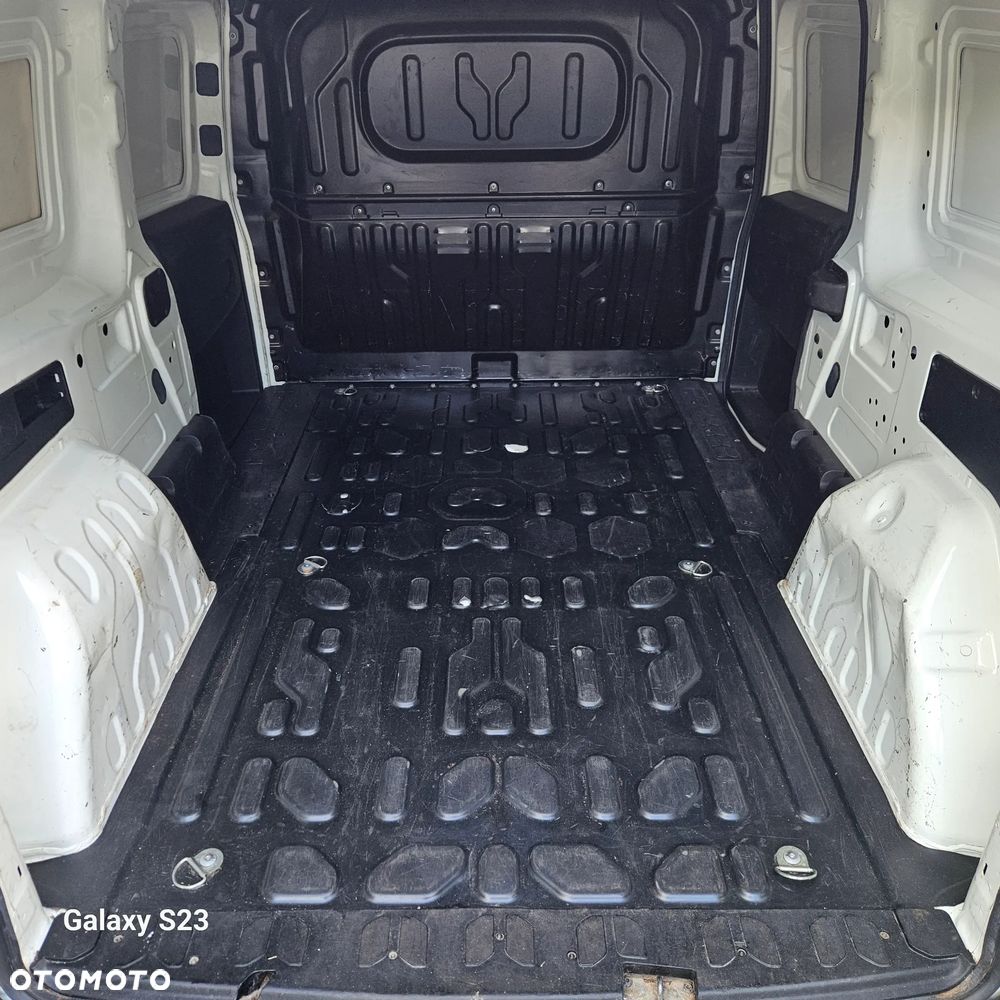 Opel COMBO - 23