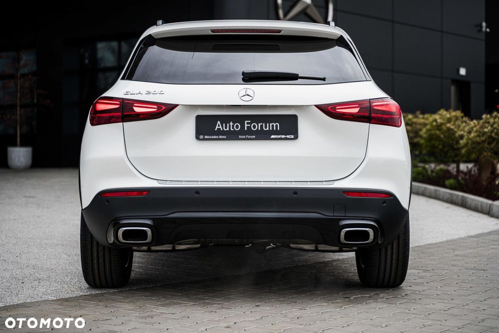 Mercedes-Benz GLA - 10