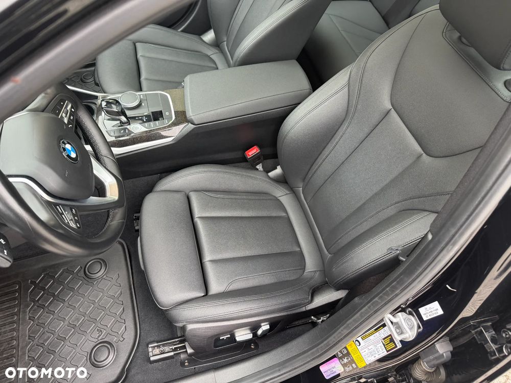 BMW Seria 3 330i xDrive - 10