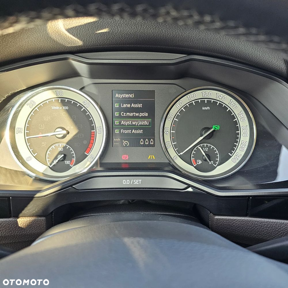 Skoda Superb 2.0 TDI SCR L&K DSG - 25
