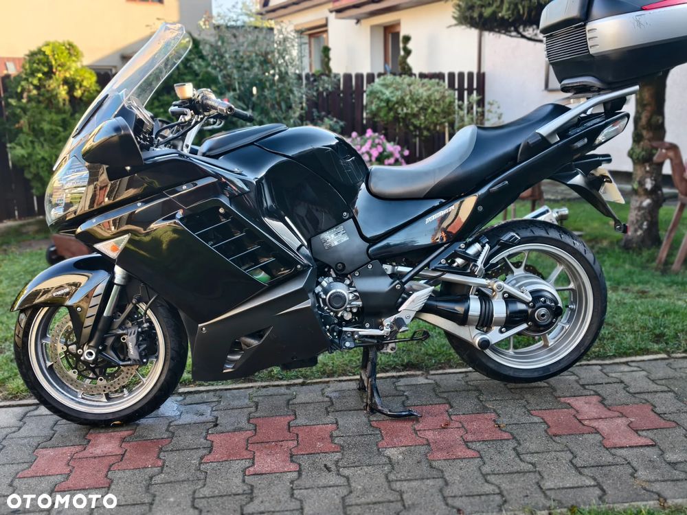 Kawasaki GTR - 16