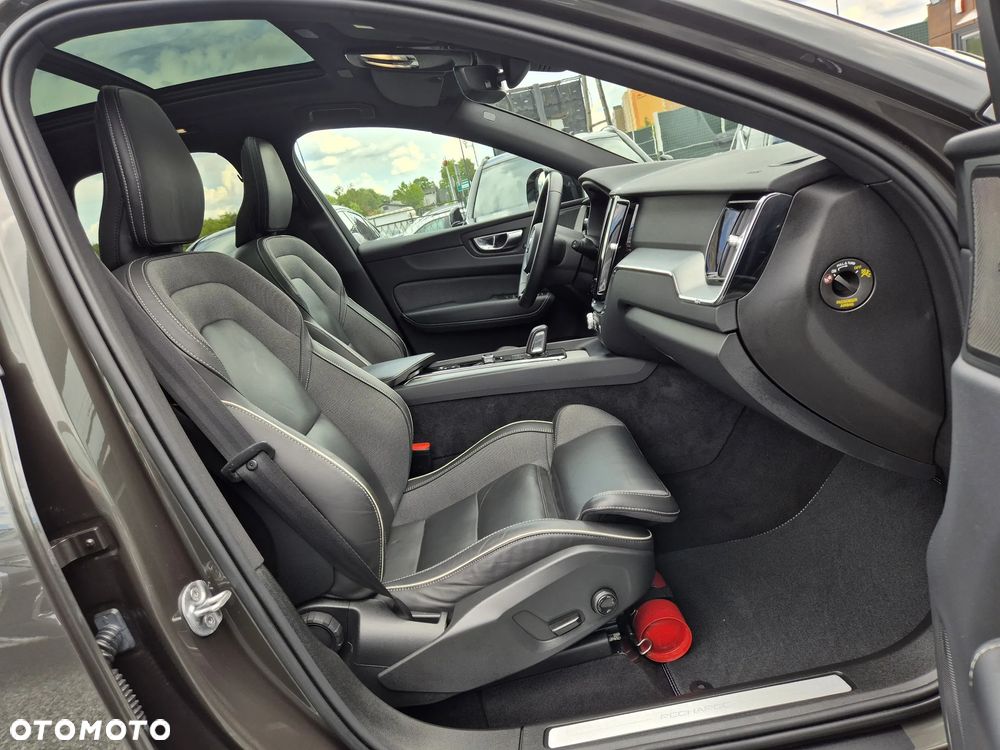 Volvo XC 60 T6 Plug-In Hybrid AWD Plus Dark - 14