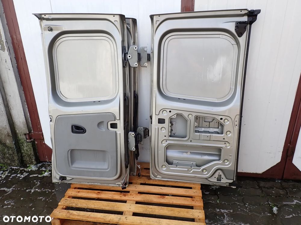 Trafic 2 VivaroA Primastar Tylne Drzwi - 4