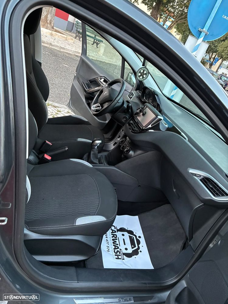 Peugeot 208 - 7