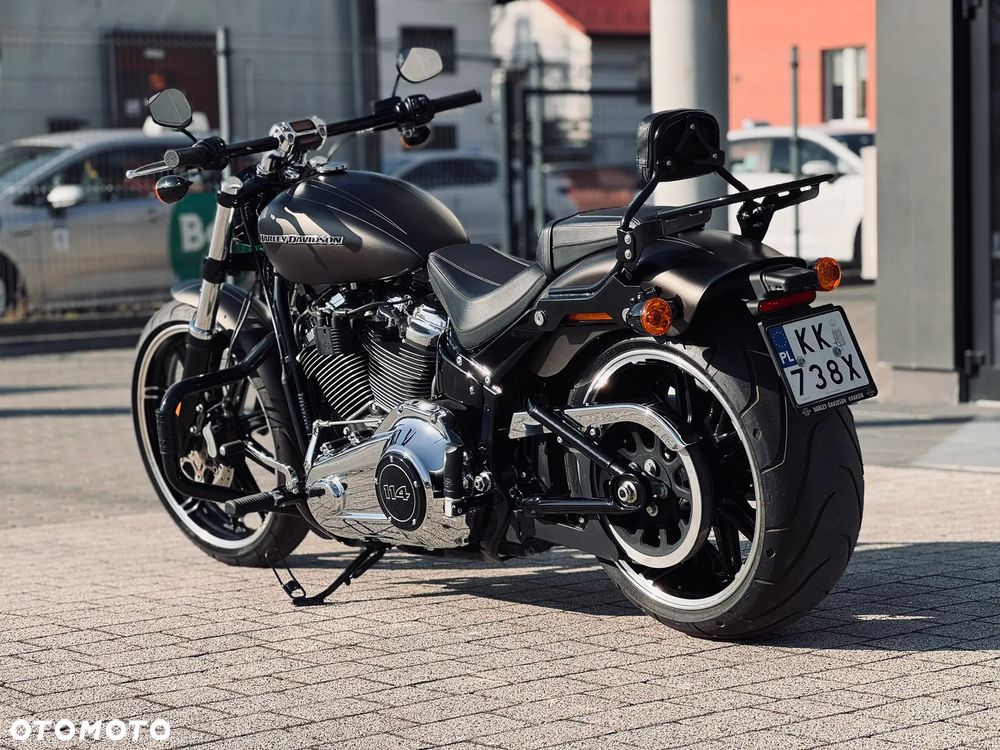 Harley-Davidson Softail Breakout - 16