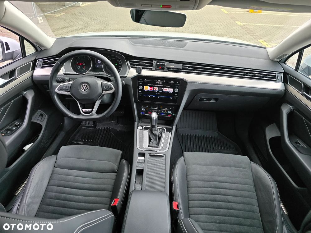 Volkswagen Passat 2.0 TDI SCR DSG 4Motion Elegance - 24