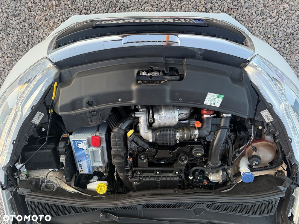 Peugeot 208 - 10