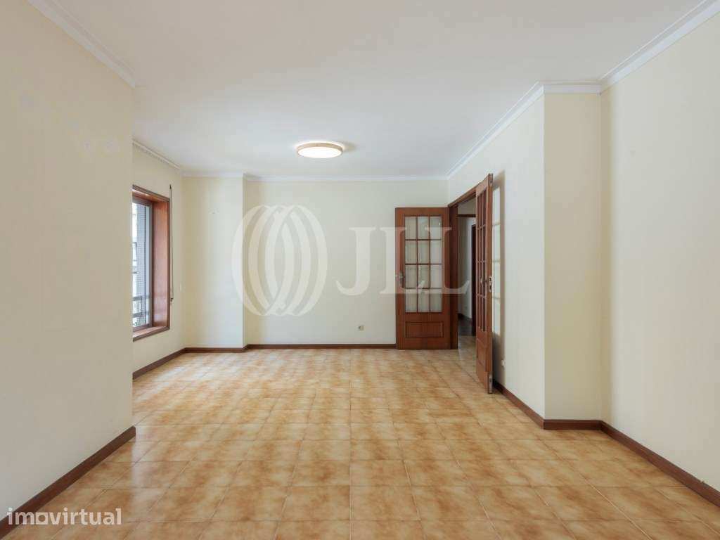 Apartamento T3 com varanda, na zona do Bonfim, Porto - Grande imagem: 3/27