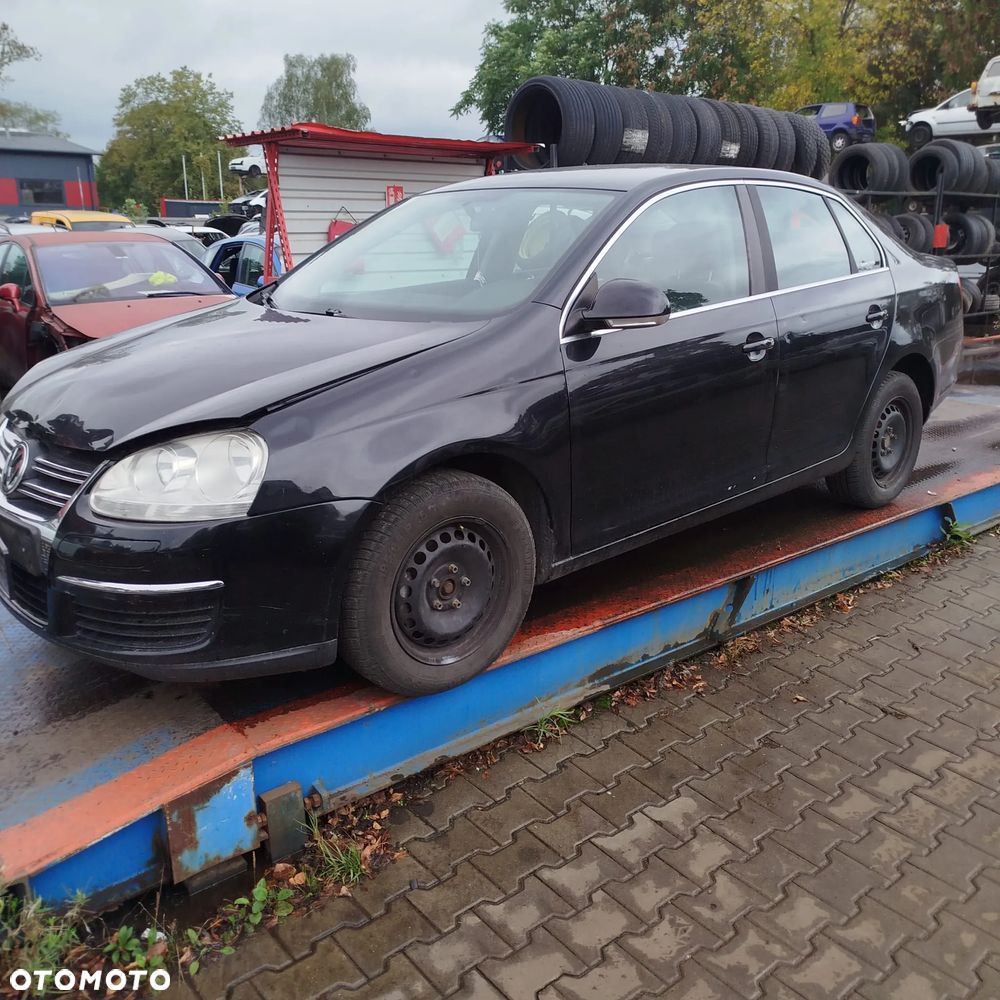 Volkswagen Jetta na części . - 2