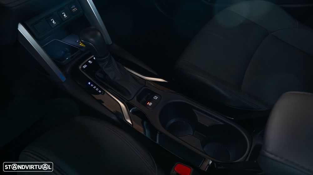 Toyota Corolla Cross 2.0 Hybrid Luxury - 17