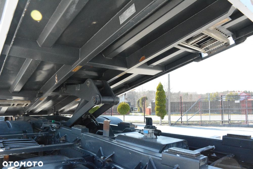 Mercedes-Benz Axor 1833 / 2012r. / 4x2 / Niski przebieg / Świeżo sprowadzony - 16