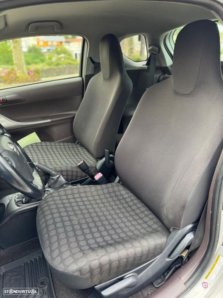 Toyota iQ 1.0 VVT-i 2 NAVI+Bluetooth - 11