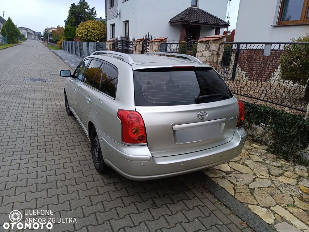 Toyota Avensis - 2