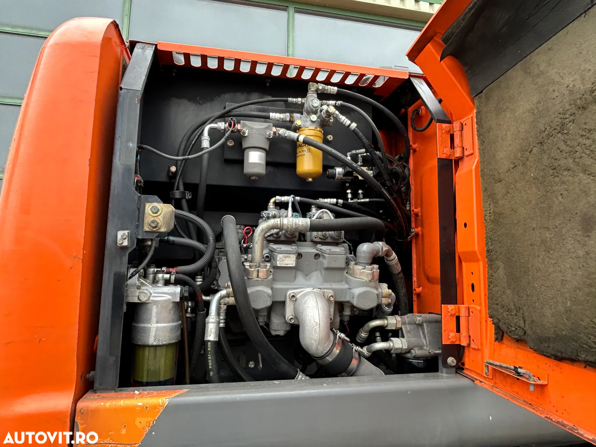 Hitachi ZX 140W-3 - 13