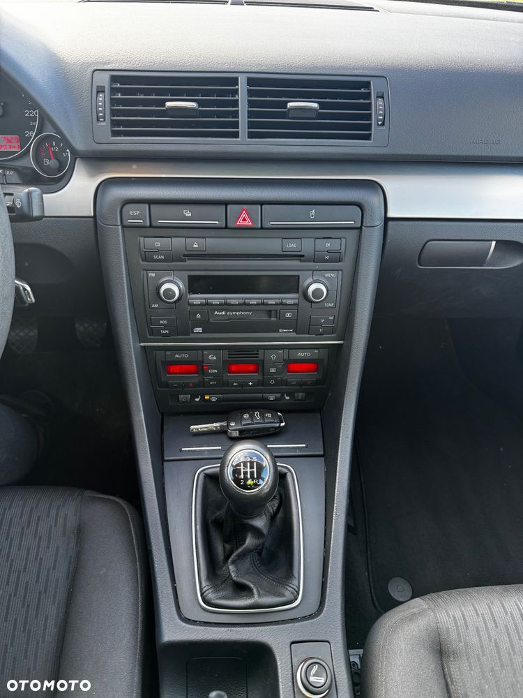 Audi A4 Limousine - 32