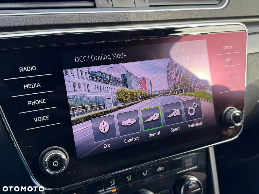 Skoda Superb 2.0 TDI SCR 4x4 Sportline DSG - 16