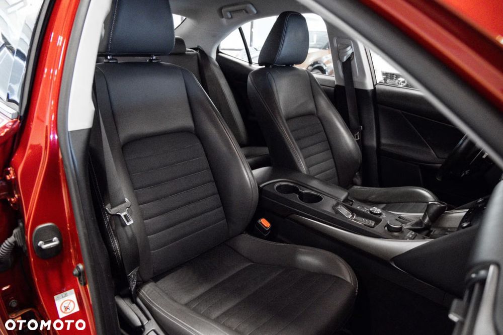 Lexus IS Standard - 6