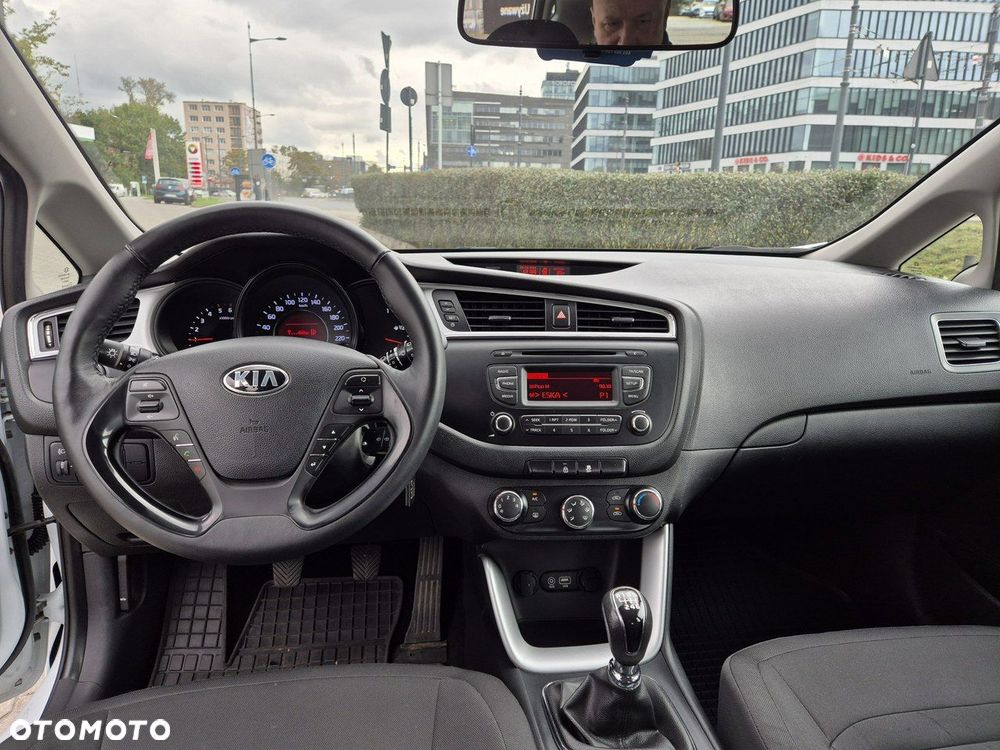 Kia Ceed - 11