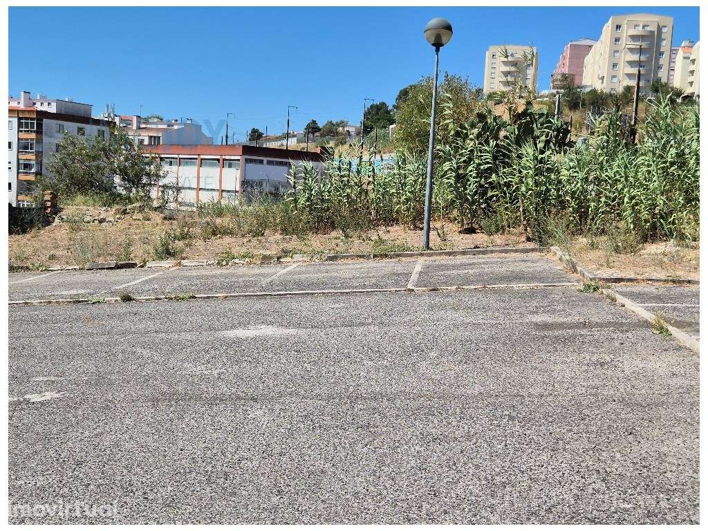 Terreno com Projeto Aprovado na Amadora - Grande imagem: 2/12